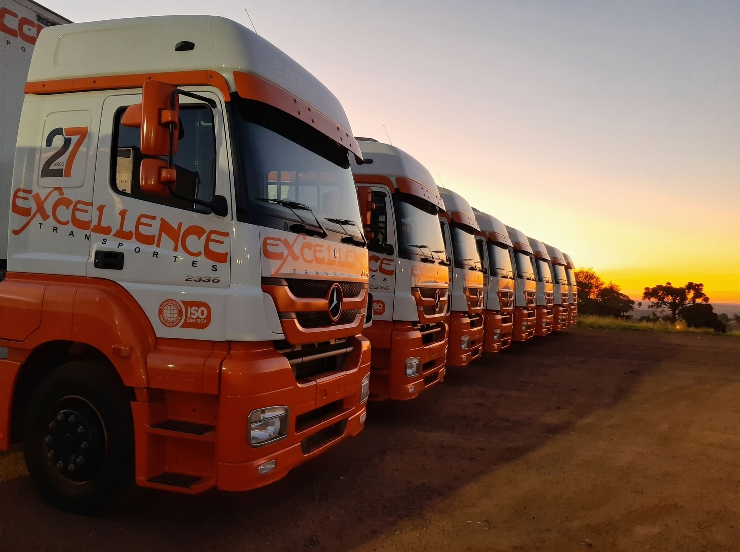 Frota de caminhões da Excellence Transportes — 250 veículos entre frota própria e agregados homologados para transporte de cargas